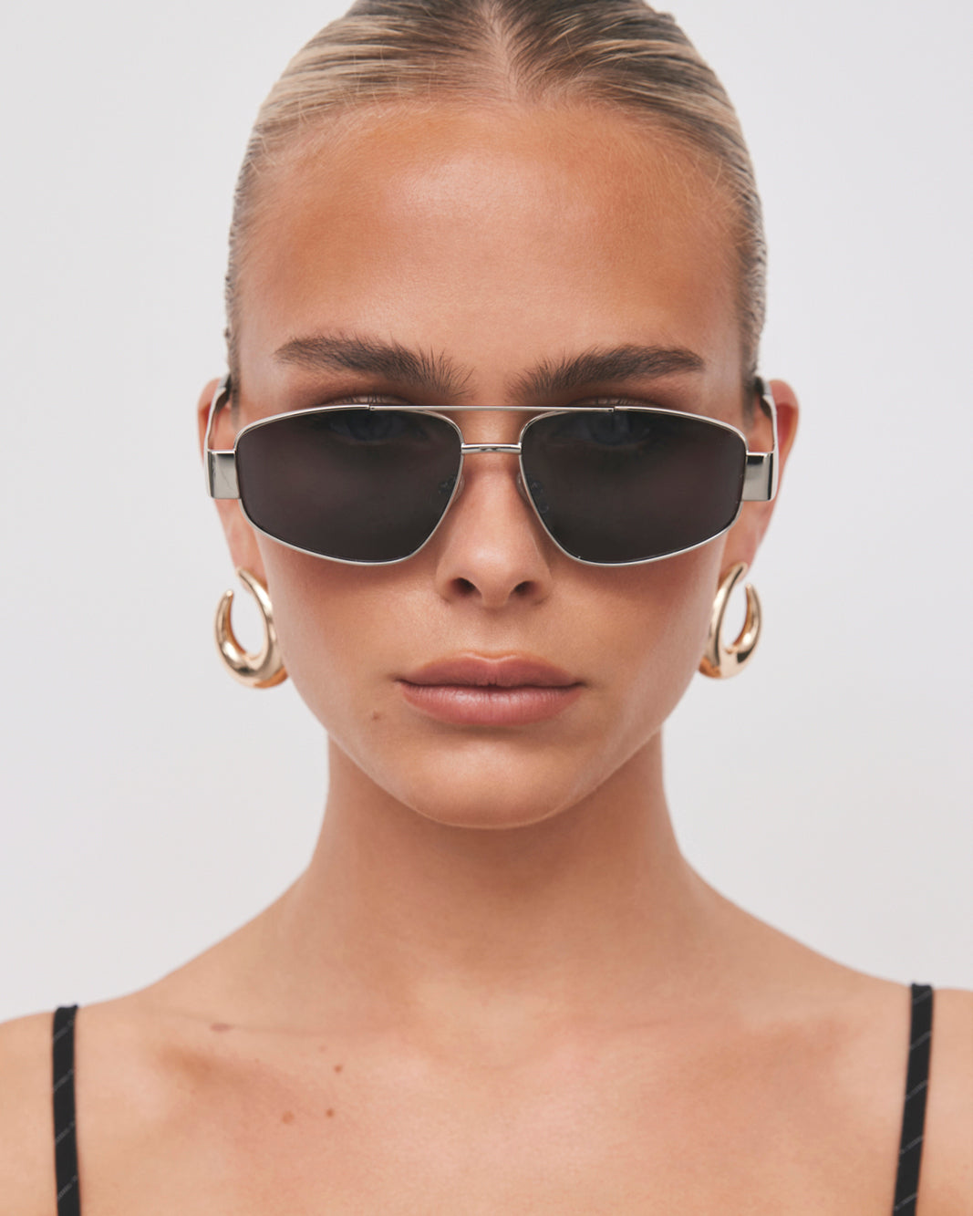 THE EARLE - SILVER-SMOKE