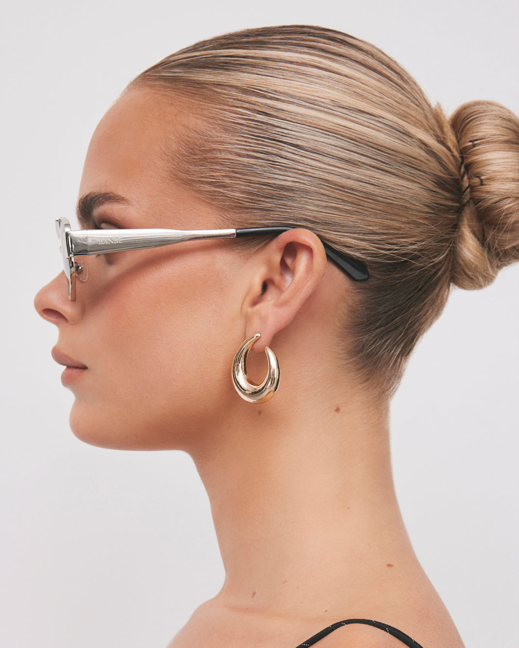 THE EARLE - SILVER-SMOKE